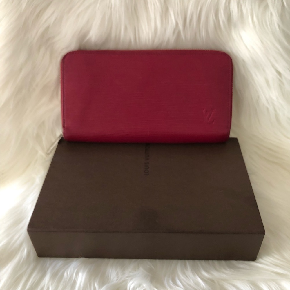 Authentic LV Epi Zippy